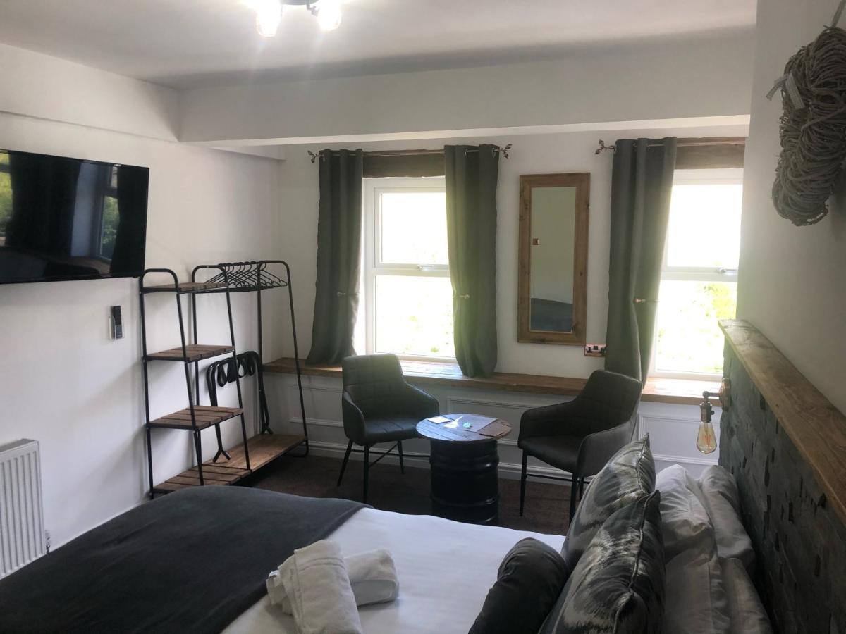 לאנבריס Alpine Lodge Guest House מראה חיצוני תמונה