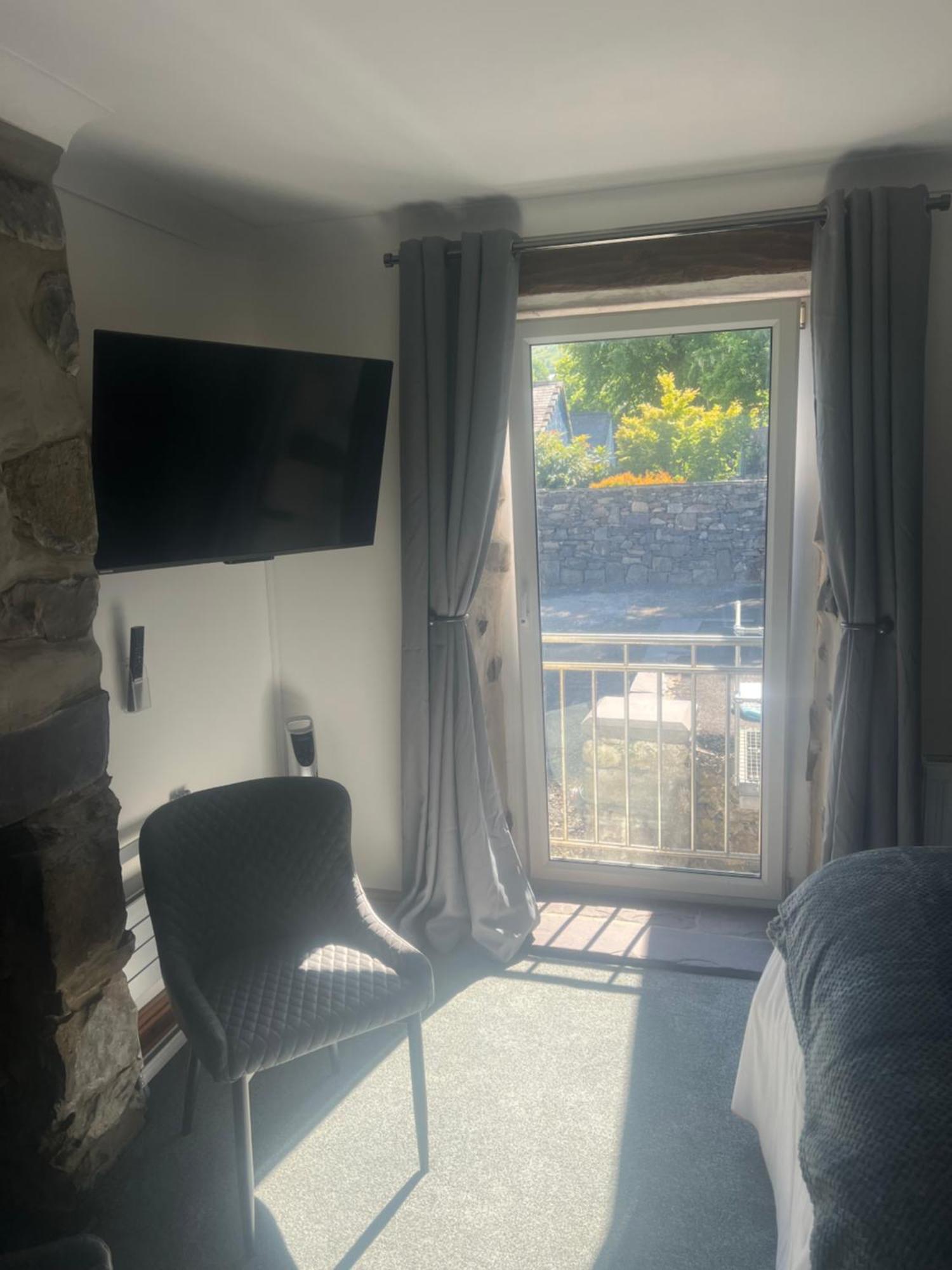 לאנבריס Alpine Lodge Guest House מראה חיצוני תמונה